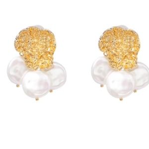 Seashell Drop Gold Tone Earring studs dangle